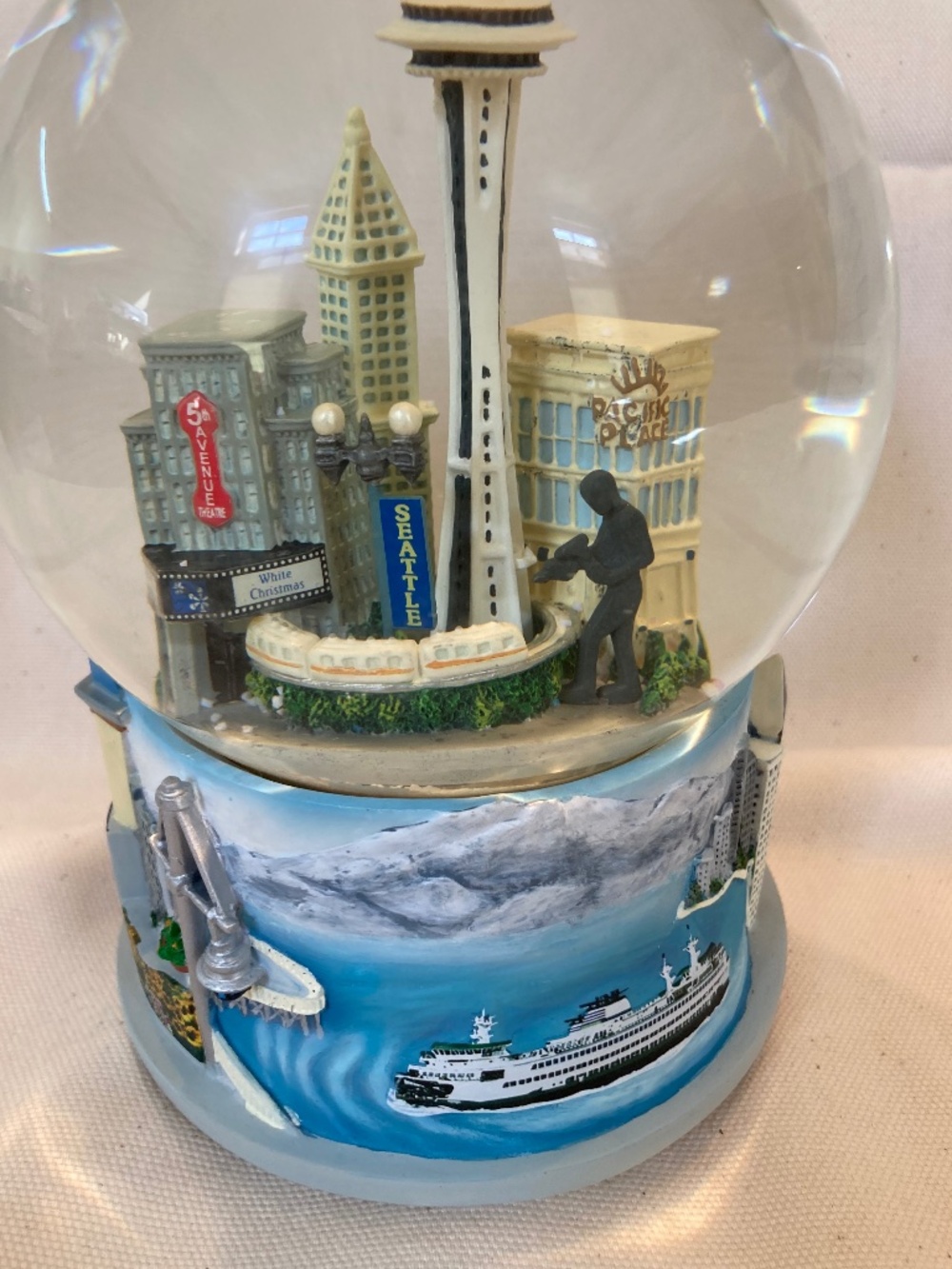 SEATTLE Pacific Place 1st annual Snowglobe